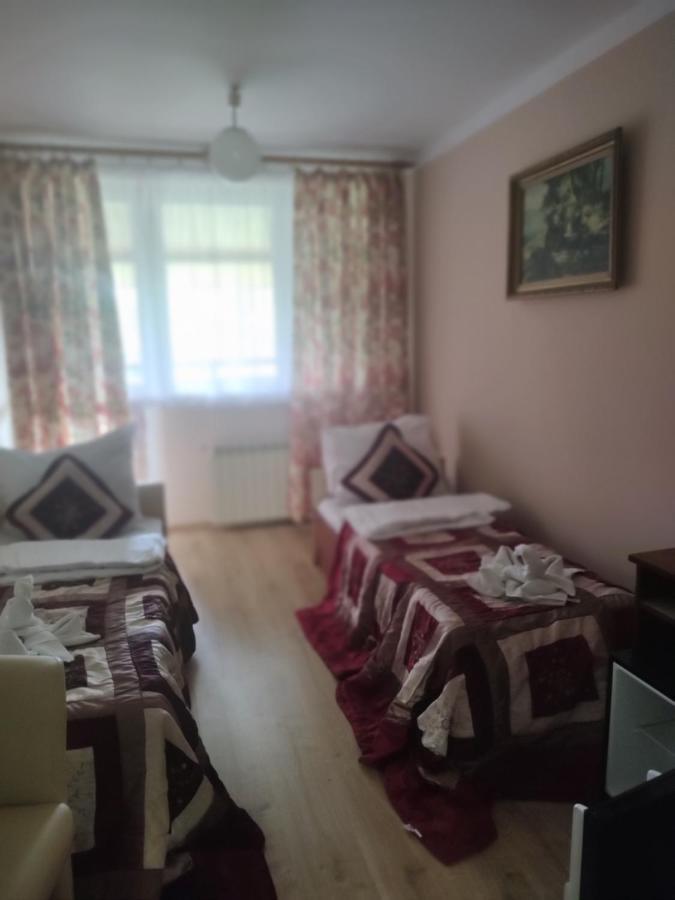 Zajazd U Kmity Postolow Exterior photo