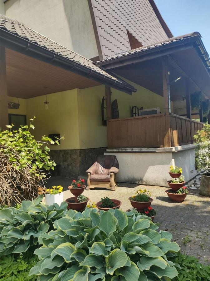 Zajazd U Kmity Postolow Exterior photo